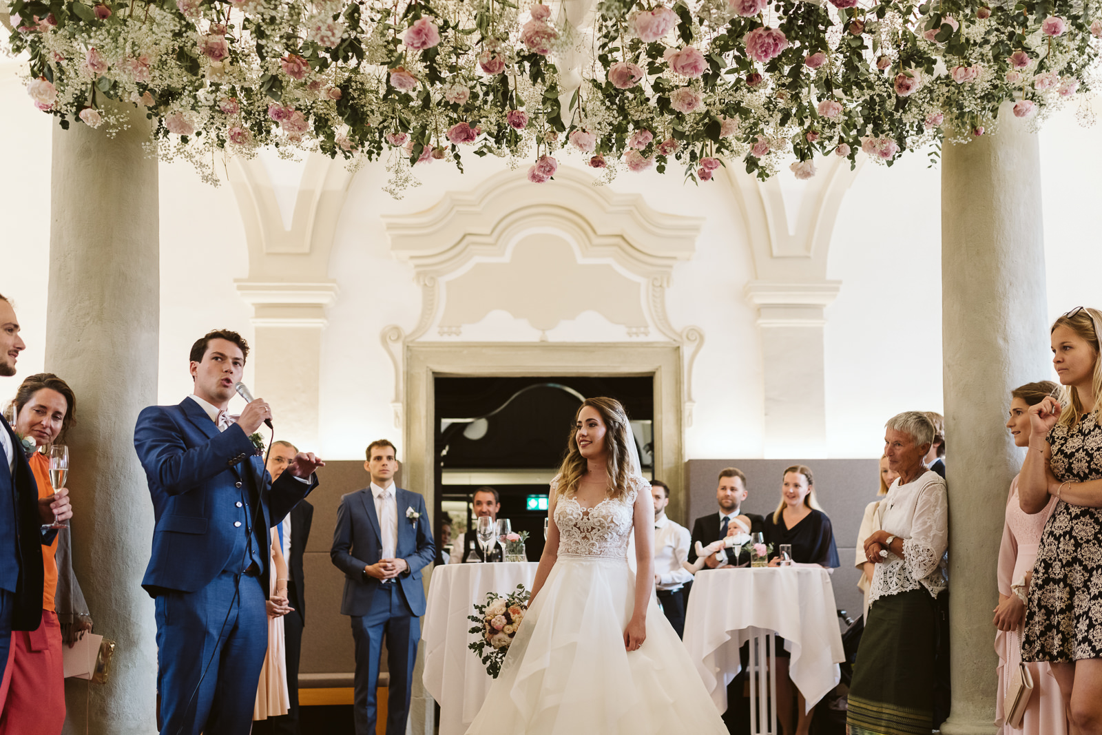 Hochzeit unterm Blumenhimmel im Schloss Lamberg in Steyr